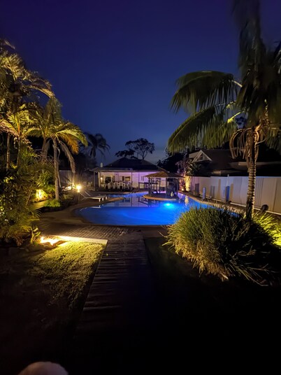 Waterfront Oasis Lakefront Villa
