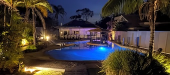 Waterfront Oasis Lakefront Villa