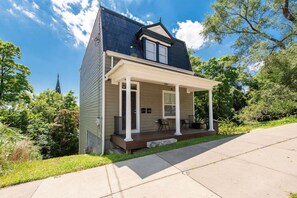 Exterior - Renovated 1 Bed w/ Terrace-OTR, UC, Findlay Market (Cincinnati)