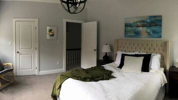 2 slaapkamers, een bureau, een strijkplank/strijkijzer, wifi