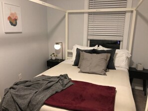 2 bedrooms, desk, iron/ironing board, WiFi