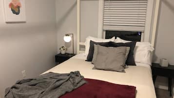 2 bedrooms, desk, iron/ironing board, WiFi