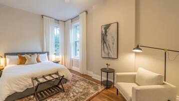 5 bedrooms, desk, iron/ironing board, travel crib