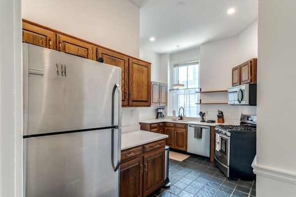 Fridge, microwave, oven, stovetop