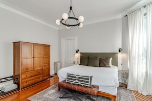 1 bedroom, desk, iron/ironing board, WiFi