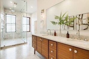 Hair dryer - Lux Penthouse | Hot Tub | Rooftop Patio | OTR (Cincinnati)