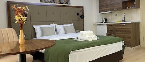 8 bedrooms, iron/ironing board, WiFi, bed sheets