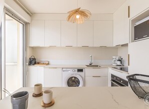 Fridge, microwave, dishwasher, coffee/tea maker