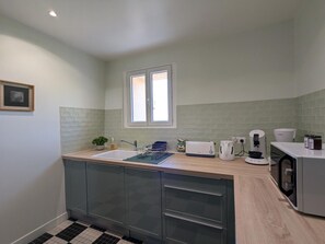 Fridge, microwave, dishwasher