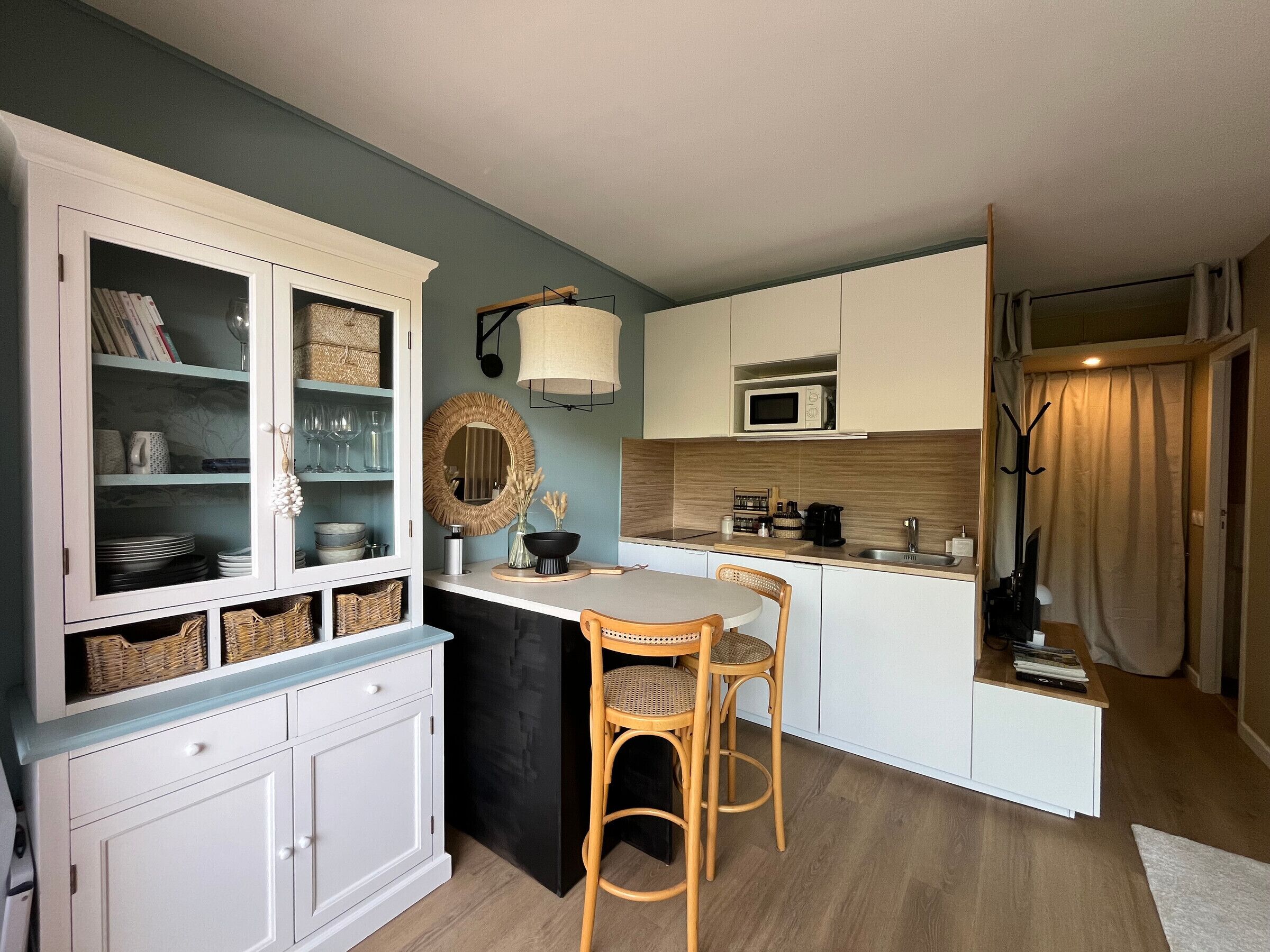 Refrigerador, microondas, parrilla de estufa y tostadora 