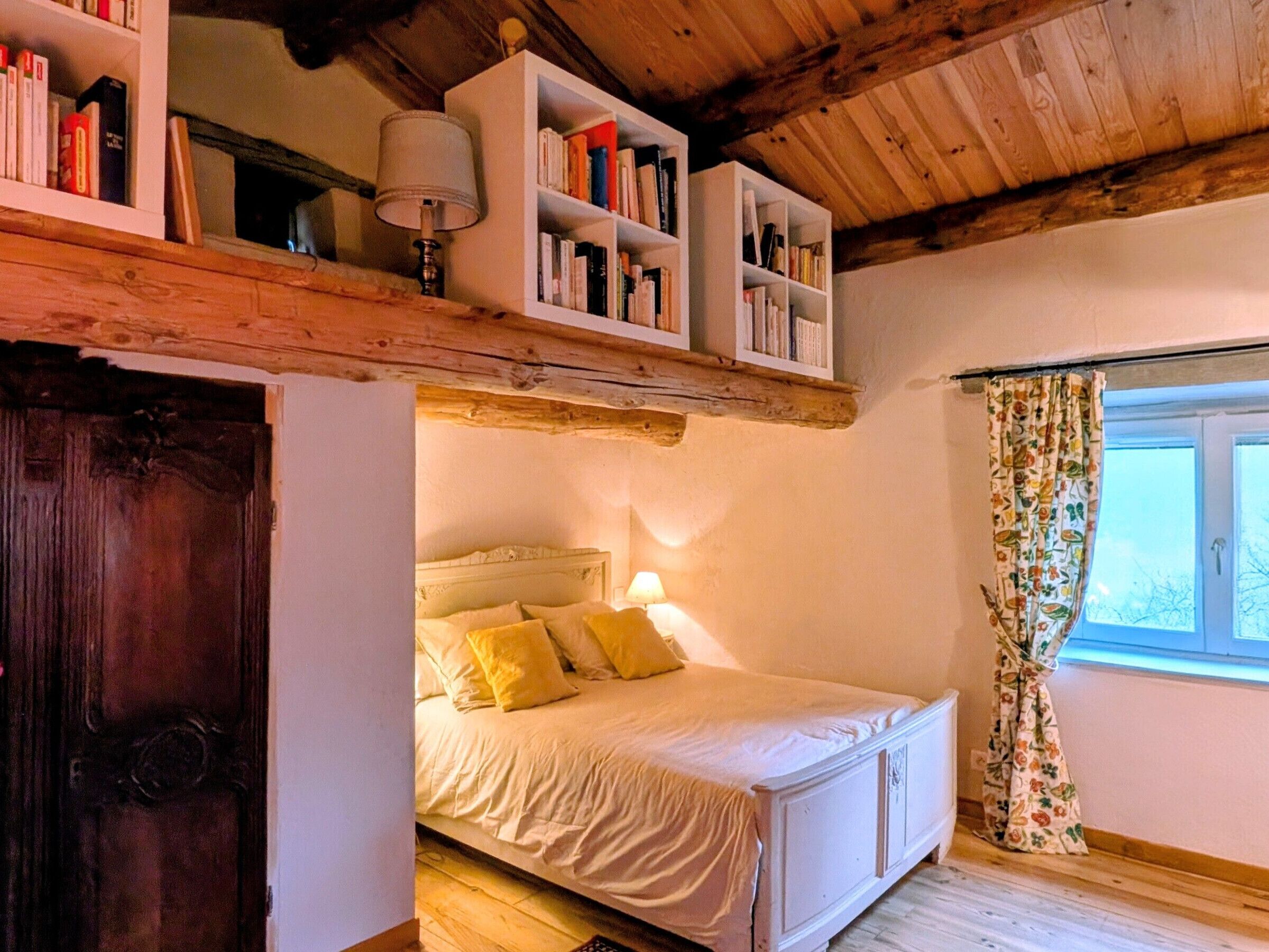 1 bedroom, bed sheets