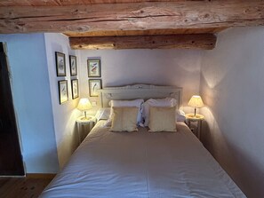 1 bedroom, bed sheets