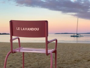 On the beach - Renovated studio in Lavandou, pets allowed, steps from the beach (Le Lavandou)