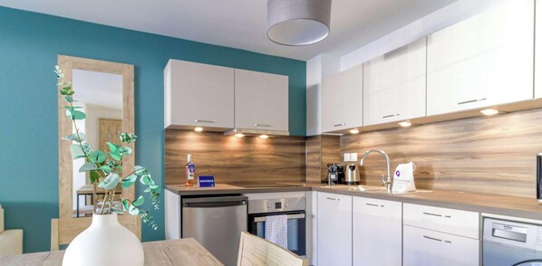 Fridge, microwave, oven, dishwasher