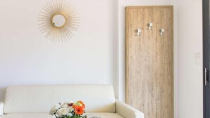 Interior - Bright apartment with large terrace and pool, Le Lavandou (Le Lavandou)