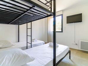1 bedroom, bed sheets - Sunny apartment with terrace, near the beach for 5 people (Bormes-les-Mimosas)