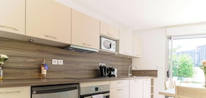 Fridge, oven, dishwasher, coffee/tea maker