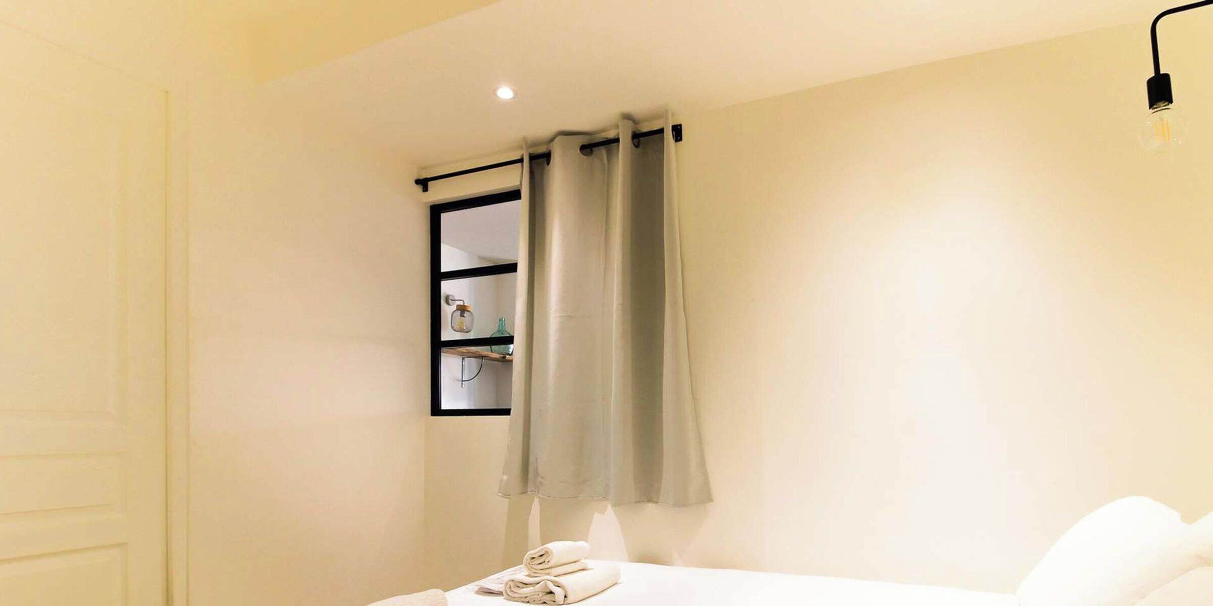 Lavandou Apartment: Sunny Balcony, Pets Allowed, Near Beach And Port - Saint-Clair