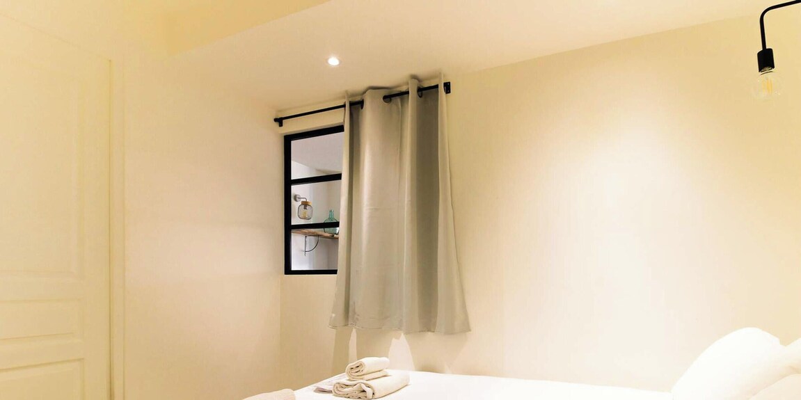 Lavandou Apartment: Sunny Balcony, Pets Allowed, Near Beach And Port - Saint-Clair