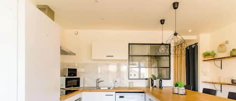 Réfrigérateur, micro-ondes, four, lave-vaisselle