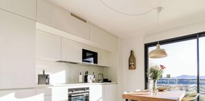 Kühlschrank, Mikrowelle, Ofen, Geschirrspüler