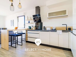 Refrigerador, microondas, lavavajillas, cafetera/tetera