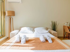 Free WiFi, bed sheets