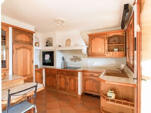 Frigorifero, microonde, forno, lavastoviglie