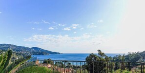 Property grounds - Villa in Lavandou with pool for 8 people (Le Lavandou)