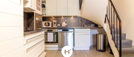 Kühlschrank, Mikrowelle, Ofen, Geschirrspüler