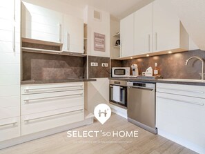 ثلاجة، ميكروويف، فرن، غسالة أطباق