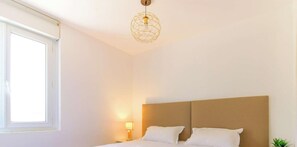 1 soverom, wi-fi (inkludert) og sengetøy