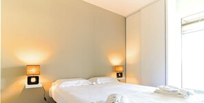 1 bedroom, free WiFi, bed sheets - Spacious and Bright Apartment with Parking and Services (Le Lavandou)