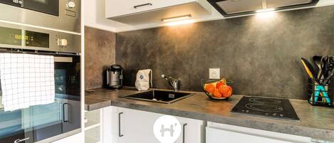 Kühlschrank, Mikrowelle, Ofen, Geschirrspüler