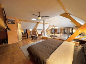 Casa | 2 dormitorios y tabla de planchar con plancha