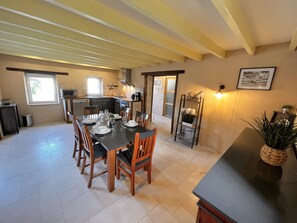 House | Dining - Loft in Sarthe With Garden Retreat (Thorigne-sur-Due)