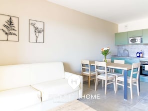 Interior - Relax on terrace with sea view in new Lavandou residence (Le Lavandou)