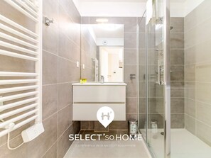 Towels - Modern T2 in La Favière with pool, sleeps 2 (Bormes-les-Mimosas)