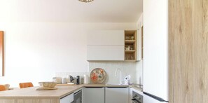 Refrigerador, microondas, horno, lavavajillas