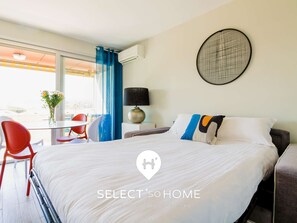 Free WiFi, bed sheets