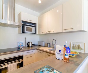 Fridge, microwave, oven, coffee/tea maker