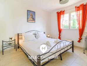 6 bedrooms, free WiFi, bed sheets