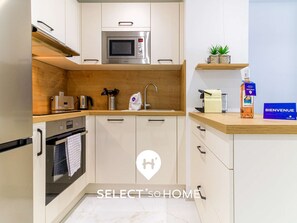 Fridge, microwave, oven, dishwasher