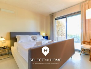 1 bedroom, bed sheets - T2 Apartment in Lavandou with Private Pool and Large Terrace (Le Lavandou)