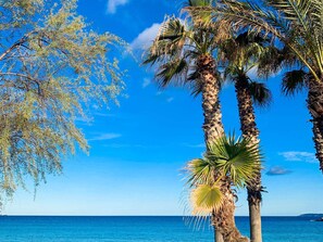 Unclassified image, 5 of 9, button - 2-room apartment with private parking and terrace, steps from Saint-Clair beach (Le Lavandou)