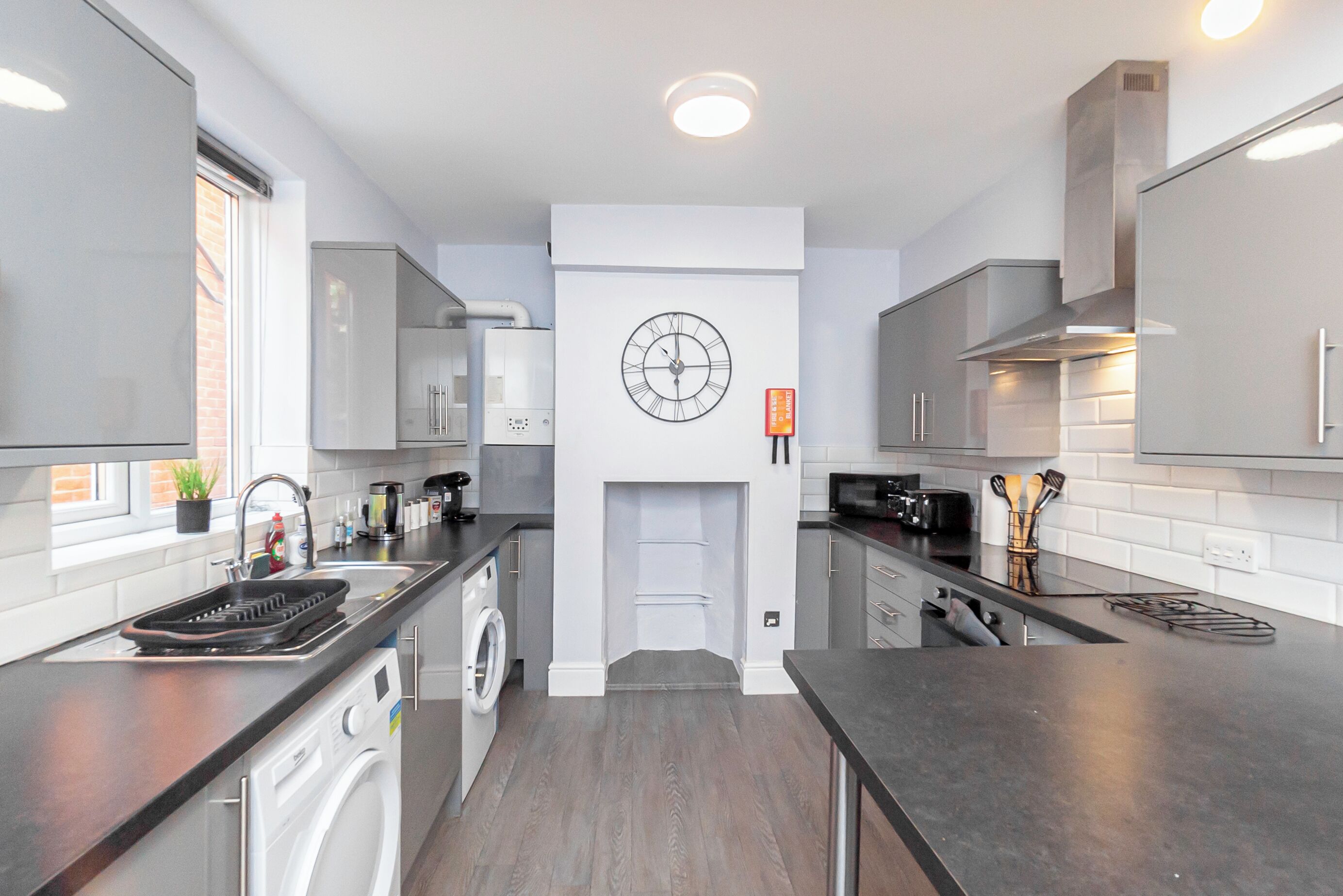 Fridge, oven, stovetop, dishwasher