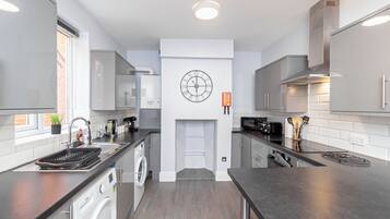 Fridge, oven, stovetop, dishwasher