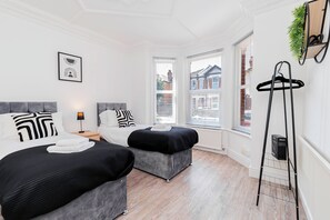 5 soverom, strykejern/-brett, reiseseng for barn og wi-fi (inkludert)