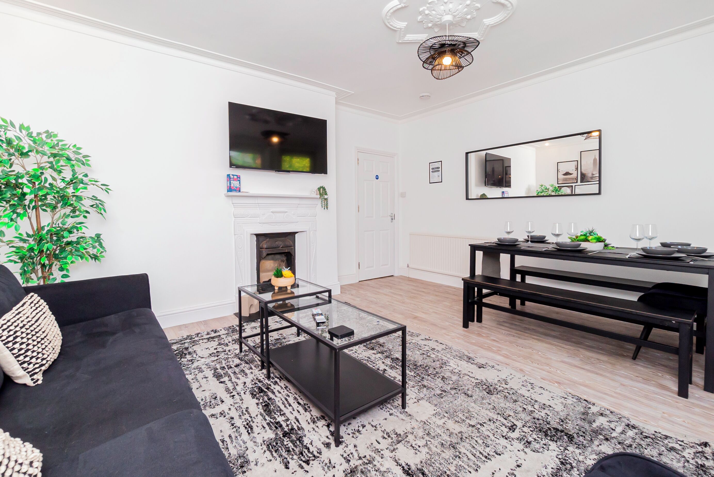 Welcome To Your Home-away-from-home In Southampton! - Southampton