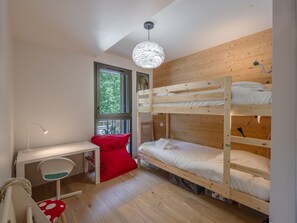 2 bedrooms, free WiFi, bed sheets - Modern apartment in Chamonix with parking and wifi (Chamonix-Mont-Blanc)
